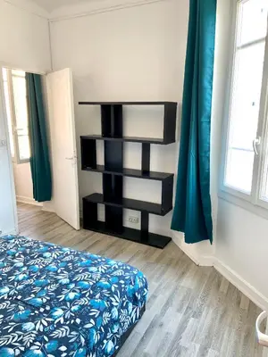 Un ou plusieurs lits dans un hébergement de l'établissement Appartement WHITE DESIGN Proche Cannes