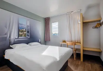 Un ou plusieurs lits dans un hébergement de l'établissement B&B HOTEL Antibes Sophia Le Relais