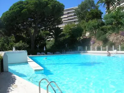 Piscine de l'établissement Splendid sea view 1 Bedroom access to the beach and swimming pool ou située à proximité