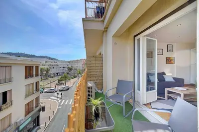 Balcon ou terrasse dans l'établissement Le Max et Leo - 600m plage - Verrière côte d'Azur