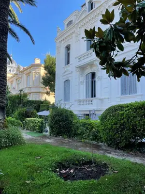 Jardin de l'établissement superbe appartement centre Cannes