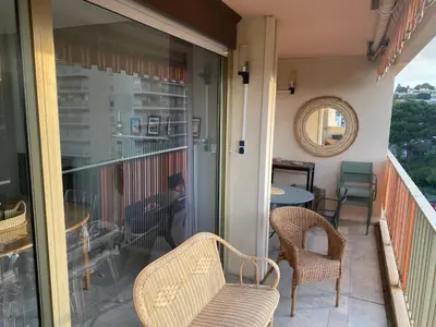 Balcon ou terrasse dans l'établissement Appartement Juan-Les-Pins, 4 pieces, 80m2, Residence Luxe Piscine Tennis