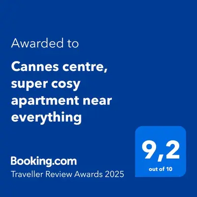 Certificat, récompense, panneau ou autre document affiché dans l'établissement Cannes centre, super cosy apartment near everything