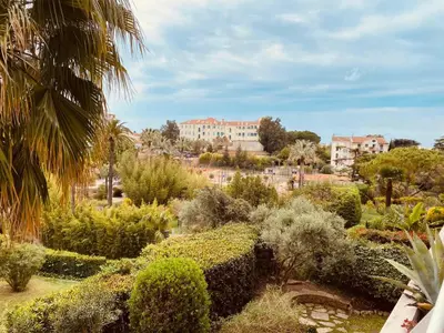 Jardin de l'établissement MON2-Studio spacieux Cannes centre