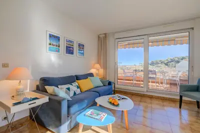 Coin salon dans l'établissement Cap et Soleil - Happy Rentals