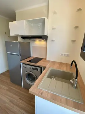 Cuisine ou kitchenette dans l'établissement Studio For 2 People Near The Beach Of Antibes