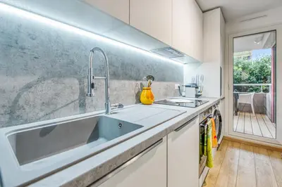 Cuisine ou kitchenette dans l'établissement Appartement Thiers - Welkeys