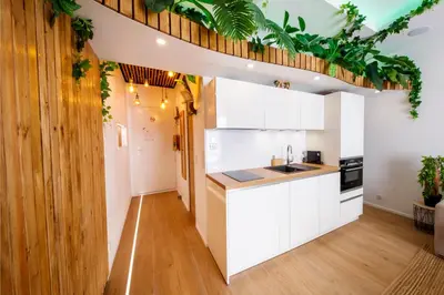 Cuisine ou kitchenette dans l'établissement 06K3 - La Pagoda Unique et atypique à 30 m de la mer