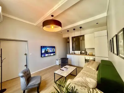 Télévision ou salle de divertissement dans l'établissement Nouveau Loft: vieille-ville, musée Picasso, marché