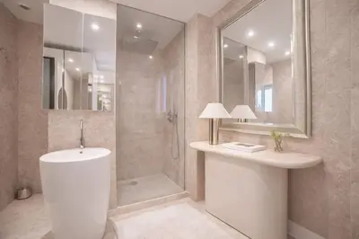 Salle de bains dans l'établissement Palm Paradise # Luxe - Vue Mer - Port et Plage à Pied