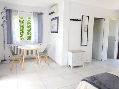 Plan de l'établissement Studio au calme, proche commerces et plages