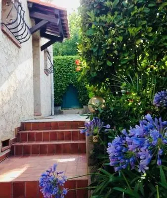 Jardin de l'établissement Studio au calme, proche commerces et plages