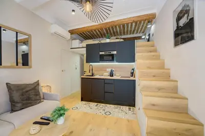 Cuisine ou kitchenette dans l'établissement Duplex Studio Apt Mezzanine near Shops & Cafes