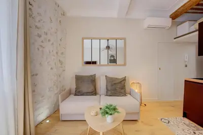Coin salon dans l'établissement Duplex Studio Apt Mezzanine near Shops & Cafes