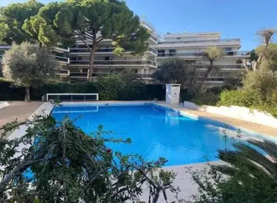 Piscine de l'établissement Superbe appartement climatisé proche plages, grande terrasse et parking privé ou située à proximité