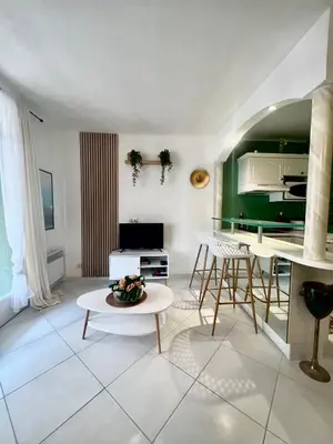 Cuisine ou kitchenette dans l'établissement Idéal Congrès - 1 min Mer - WIFI - hyper - centre