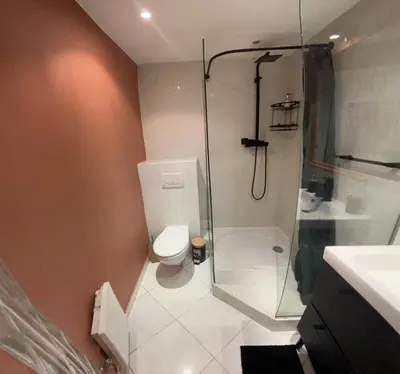 Salle de bains dans l'établissement Idéal Congrès - 1 min Mer - WIFI - hyper - centre