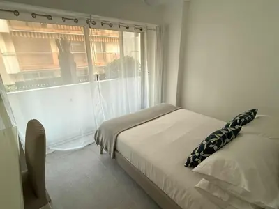 Un ou plusieurs lits dans un hébergement de l'établissement Albert 1er · Chic One-Bedroom Apartment with Parking - StayInAntibes