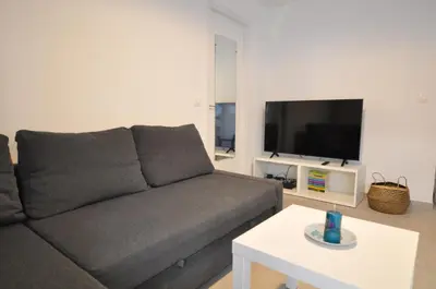 Télévision ou salle de divertissement dans l'établissement Albert 1er · Chic One-Bedroom Apartment with Parking - StayInAntibes