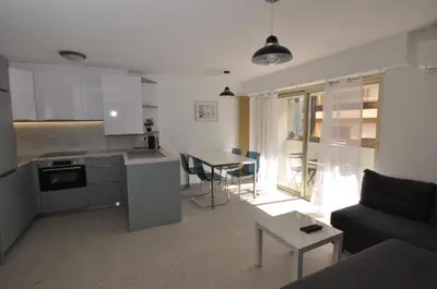 Cuisine ou kitchenette dans l'établissement Albert 1er · Chic One-Bedroom Apartment with Parking - StayInAntibes
