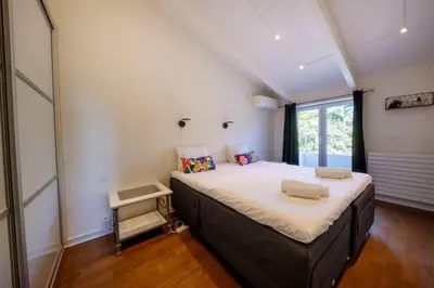 Un ou plusieurs lits dans un hébergement de l'établissement 06V - Belle villa - jacuzzi - piscine - tennis