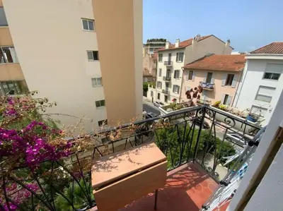 Balcon ou terrasse dans l'établissement C043-Agréable 3 Pièces proche Croisette et plages