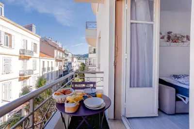 Balcon ou terrasse dans l'établissement Cannes centre apartment with a balcony