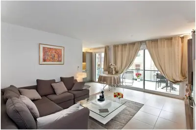 Coin salon dans l'établissement REF 912 - Cannes Center - Apartment for rent