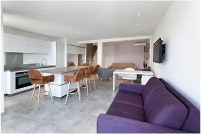 Cuisine ou kitchenette dans l'établissement REF 1229 - Cannes Croisette - Sea view apartment for rent