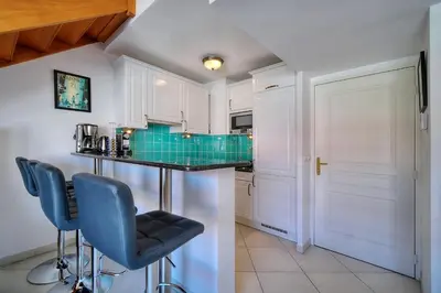 Cuisine ou kitchenette dans l'établissement REF 1766 - Cannes Center - Apartment for rent