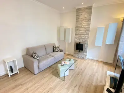 Télévision ou salle de divertissement dans l'établissement Le Chabaud SCLS - Clim, Wifi, Hyper centre