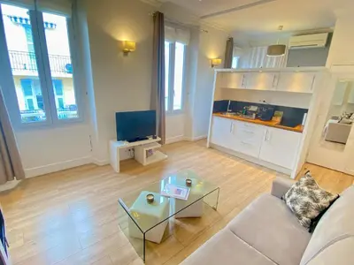 Cuisine ou kitchenette dans l'établissement Le Chabaud SCLS - Clim, Wifi, Hyper centre