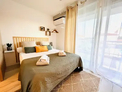 Un ou plusieurs lits dans un hébergement de l'établissement LES PALMIERS - Appartement avec piscine proche plages - Wifi et Clim