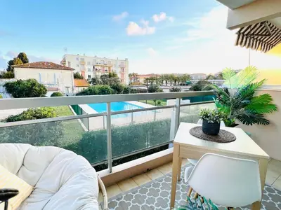 Piscine de l'établissement LES PALMIERS - Appartement avec piscine proche plages - Wifi et Clim ou située à proximité