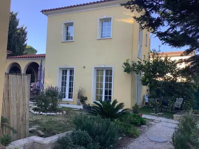 Jardin de l'établissement Location Studio de charme