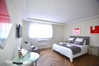 Un ou plusieurs lits dans un hébergement de l'établissement Studio Cannes Grand Hôtel Eider
