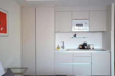 Cuisine ou kitchenette dans l'établissement Studio Cannes Grand Hôtel Eider