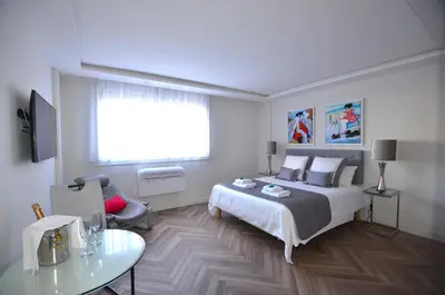 Un ou plusieurs lits dans un hébergement de l'établissement Studio Cannes Grand Hôtel Eider