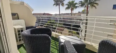 Balcon ou terrasse dans l'établissement Cannes Pointe Croisette studio plage 2 min à Pieds