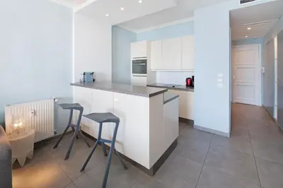 Cuisine ou kitchenette dans l'établissement Palais Miramar - Suite Blue Room - Vue Mer -Croisette Emplacement Unique - 20M Plage - WIFI - Clim