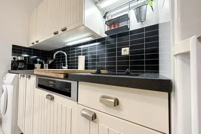 Cuisine ou kitchenette dans l'établissement SAINT ROCH 2 - Confortable, Lumineux, Garage, Gare à 300M