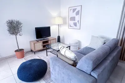Télévision ou salle de divertissement dans l'établissement SAINT ROCH 2 - Confortable, Lumineux, Garage, Gare à 300M