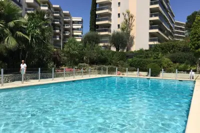 Piscine de l'établissement WE CANNES ! Terrace sea view swimming pool car park Cannes Center ou située à proximité