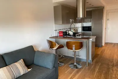 Cuisine ou kitchenette dans l'établissement WE CANNES ! Terrace sea view swimming pool car park Cannes Center