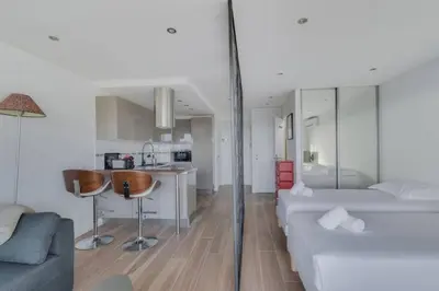 Cuisine ou kitchenette dans l'établissement WE CANNES ! Terrace sea view swimming pool car park Cannes Center