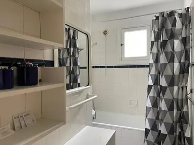 Salle de bains dans l'établissement Cannes Martinez climatisé 5 couchages
