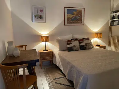 Un ou plusieurs lits dans un hébergement de l'établissement Cannes Martinez climatisé 5 couchages
