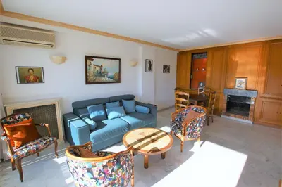 Coin salon dans l'établissement Appartement 80 m2 au centre-ville de Cannes