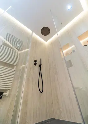 Salle de bains dans l'établissement Palm croisette front de mer1