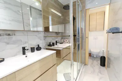Salle de bains dans l'établissement Beautiful Renovated Studio with AC and TERRACE - Benakey